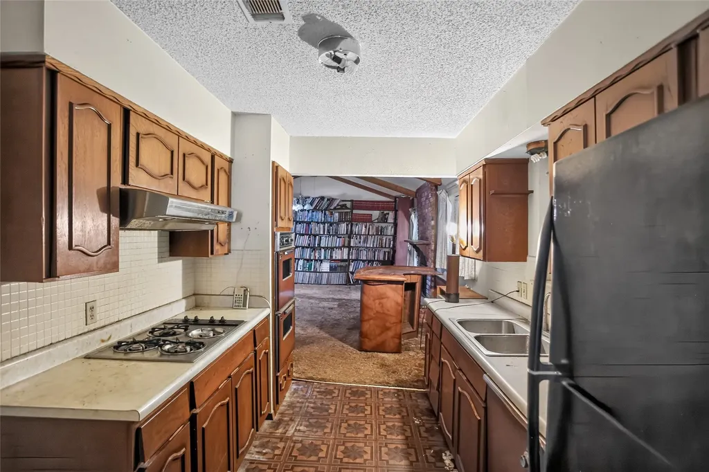 2108 Barton Drive Arlington TX 76010