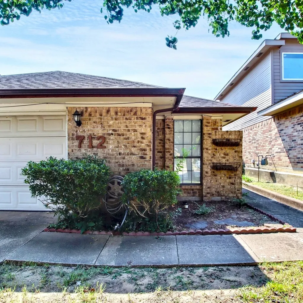 712 Via Miramonte Mesquite TX 75150