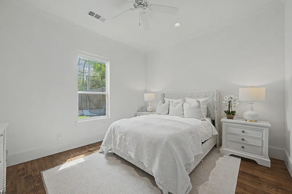 559 Coolair Drive Dallas TX 75218