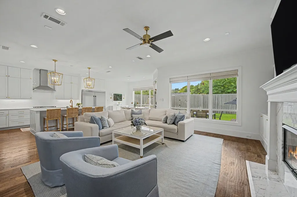 559 Coolair Drive Dallas TX 75218