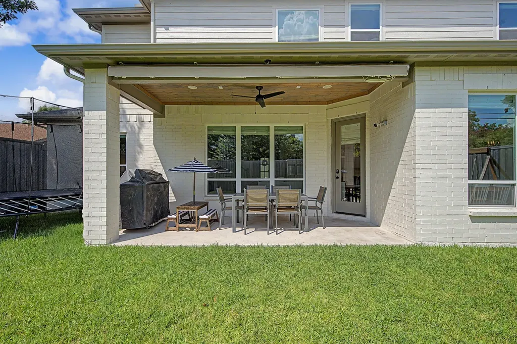 559 Coolair Drive Dallas TX 75218