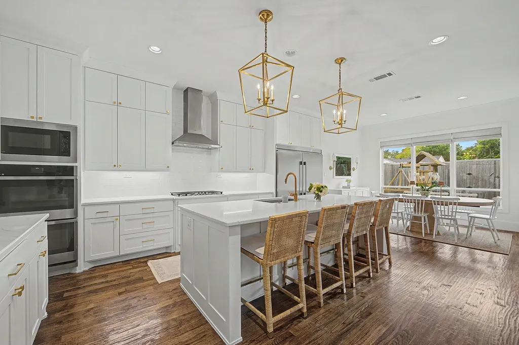559 Coolair Drive Dallas TX 75218