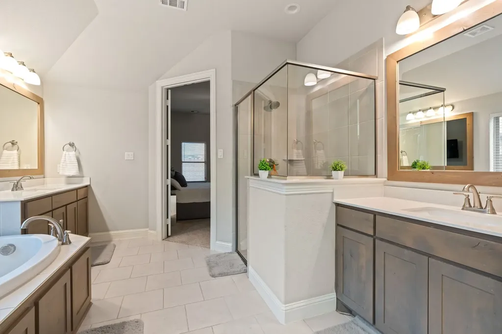 225 Lariat Trail Waxahachie TX 75165
