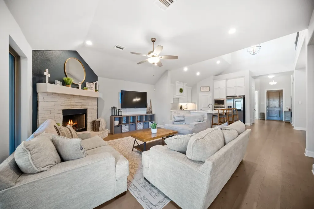 225 Lariat Trail Waxahachie TX 75165
