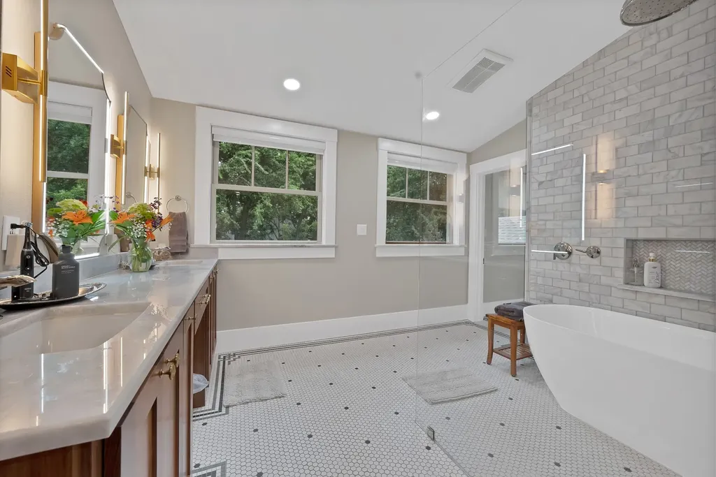 524 N Dallas Street Van Alstyne TX 75495