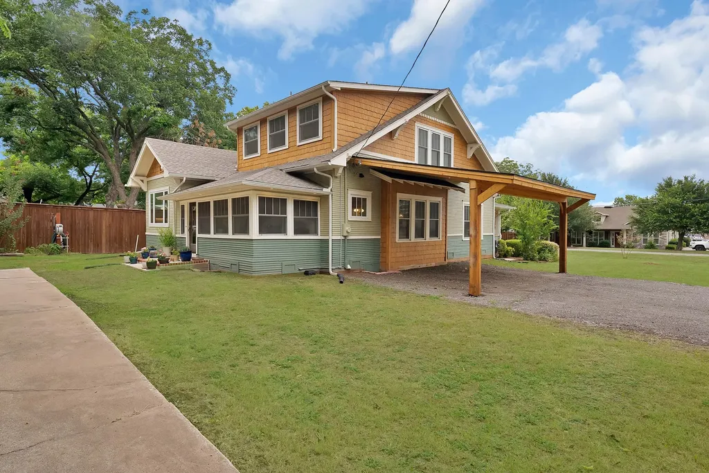 524 N Dallas Street Van Alstyne TX 75495