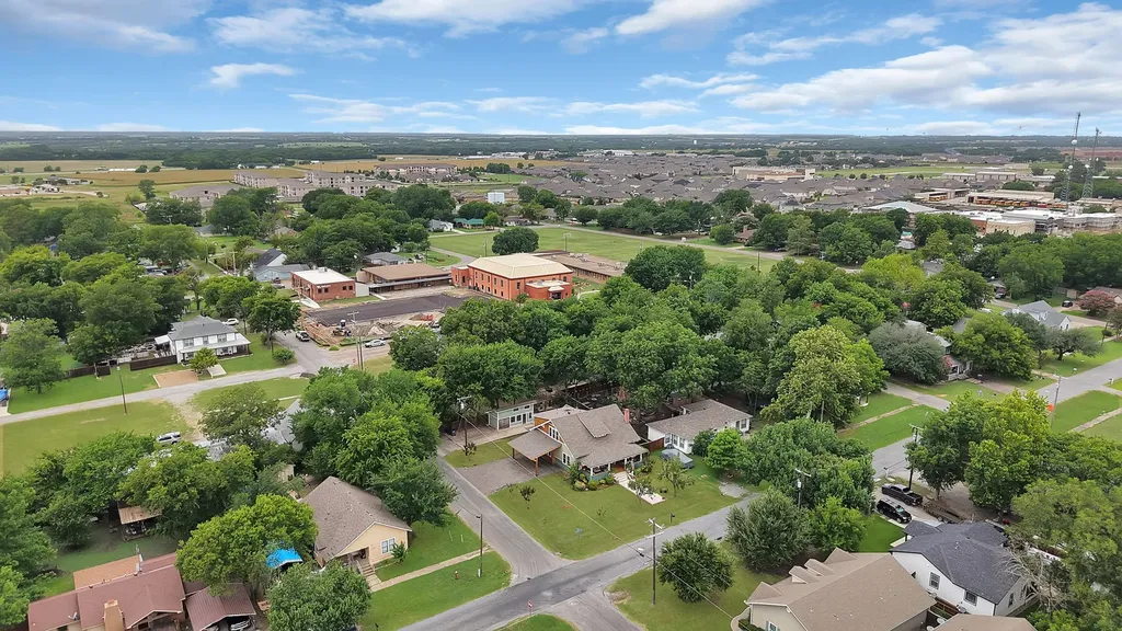 524 N Dallas Street Van Alstyne TX 75495