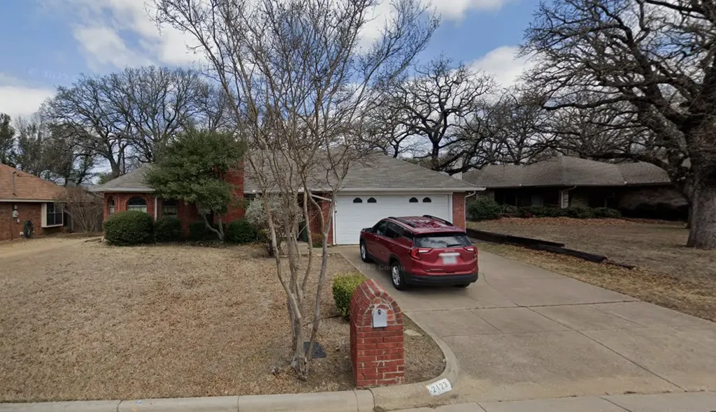 2123 Turf Club Drive Arlington TX 76017