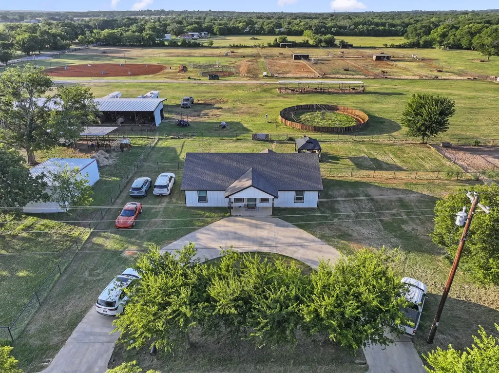 711 County Road 701 Cleburne TX 76031