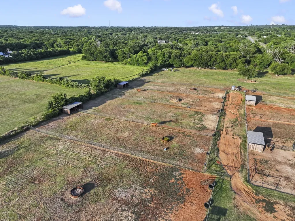 711 County Road 701 Cleburne TX 76031