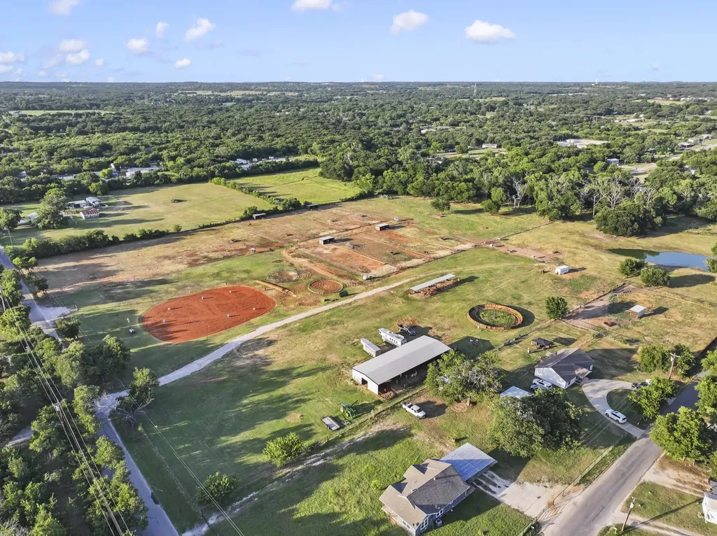 711 County Road 701 Cleburne TX 76031