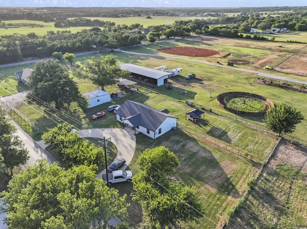 711 County Road 701 Cleburne TX 76031