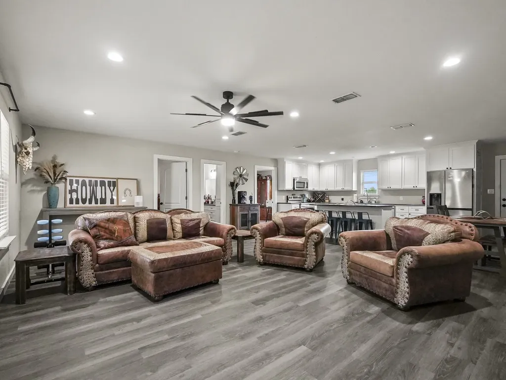 711 County Road 701 Cleburne TX 76031