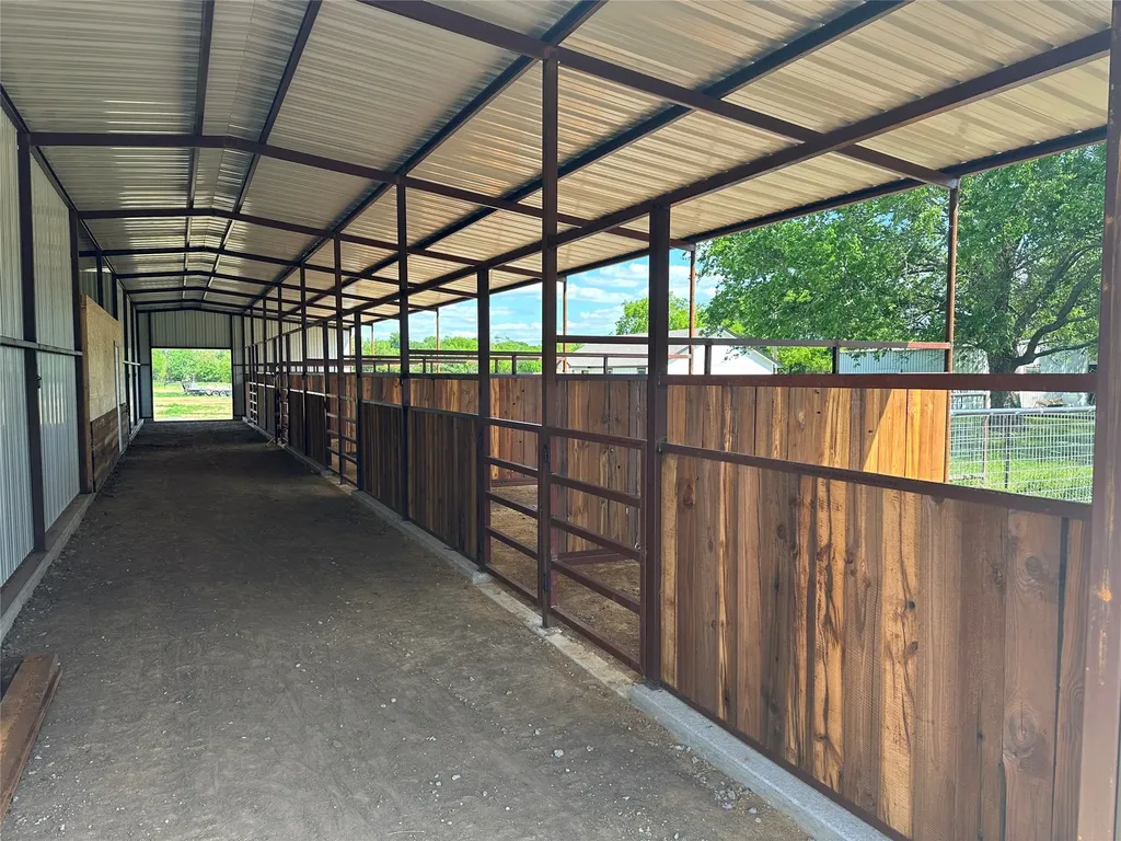 711 County Road 701 Cleburne TX 76031