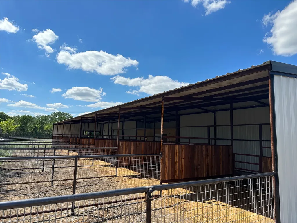 711 County Road 701 Cleburne TX 76031
