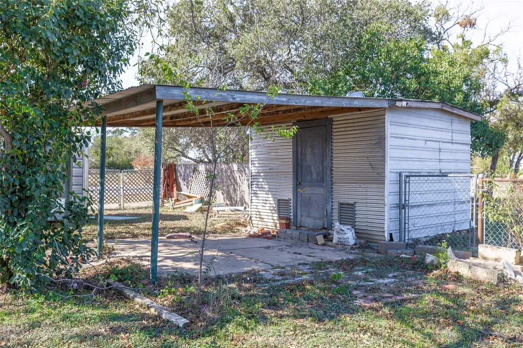 2609 Coggin Avenue Brownwood TX 76801
