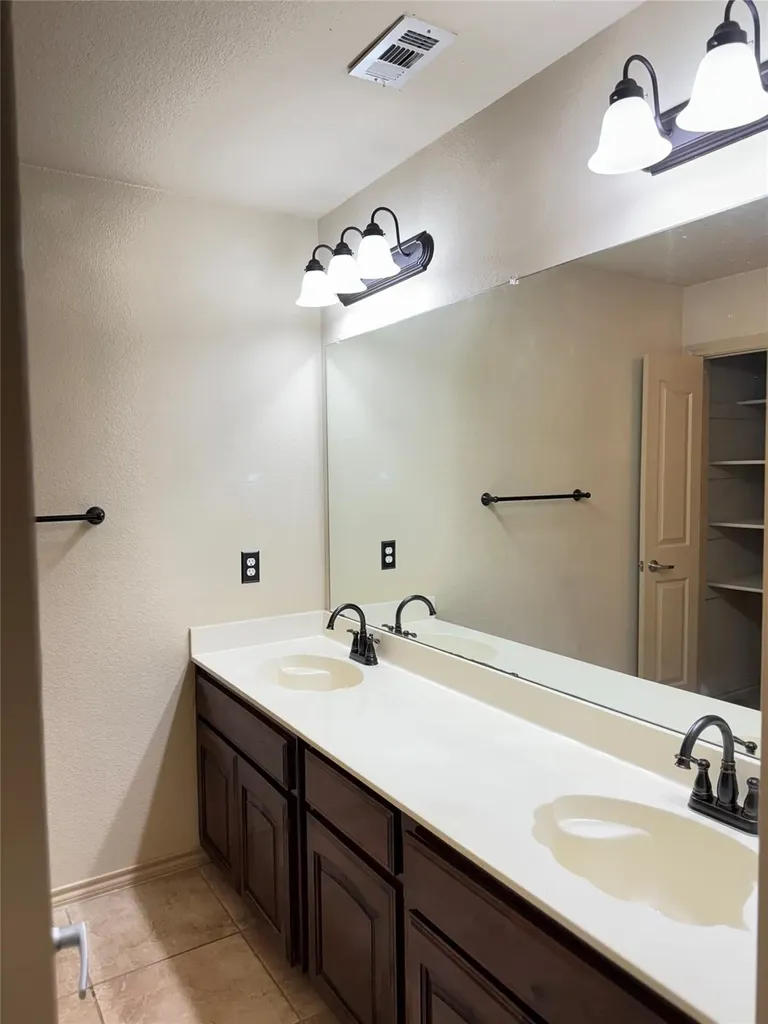 7704 Fallen Antler Place Arlington TX 76002