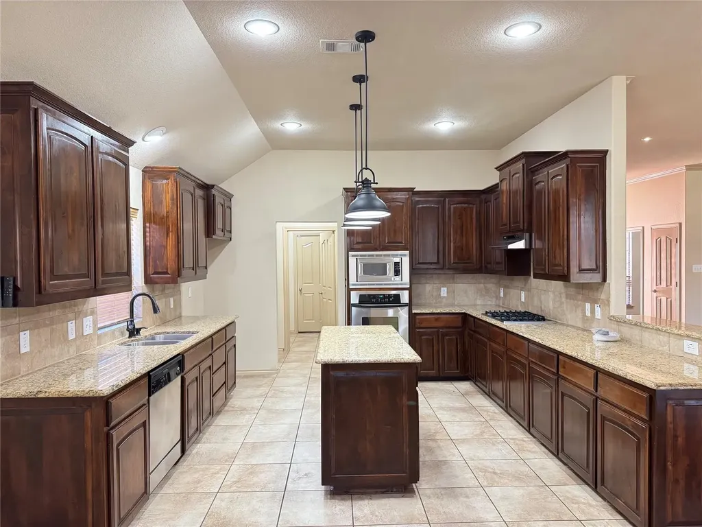 7704 Fallen Antler Place Arlington TX 76002
