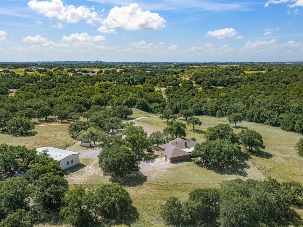 466 County Road 1180 Alvord TX 76225