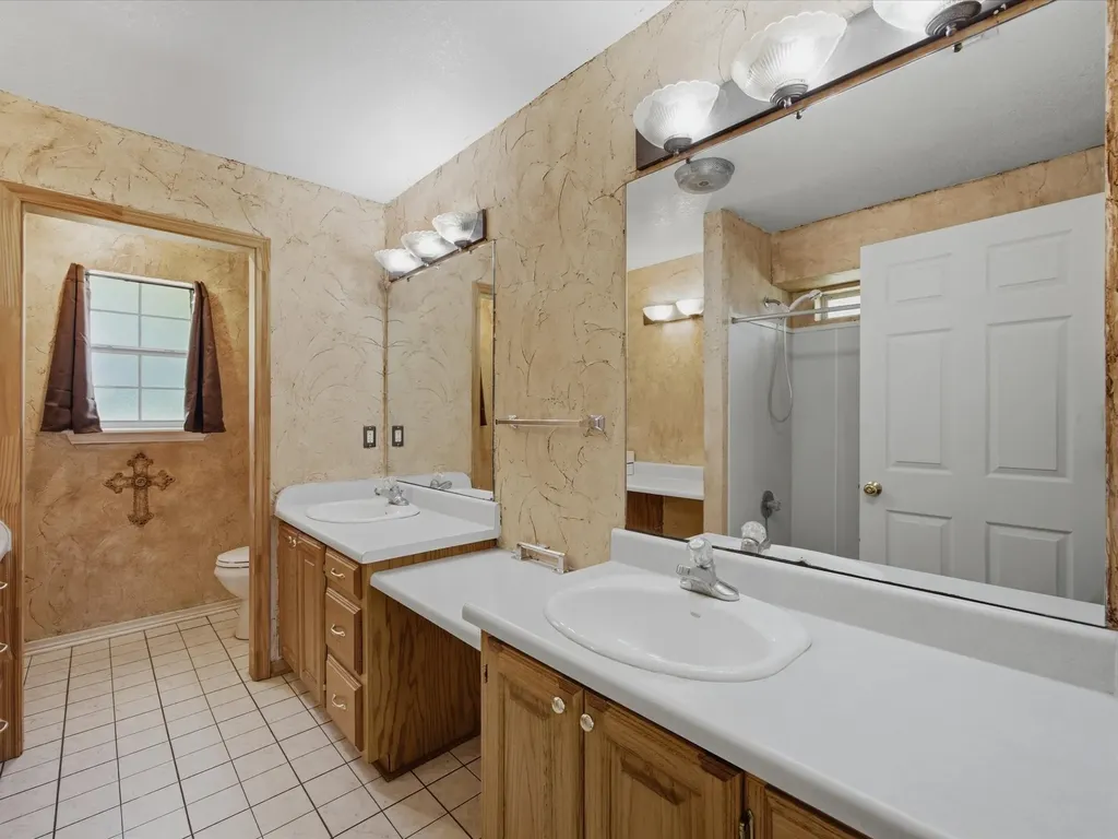 466 County Road 1180 Alvord TX 76225