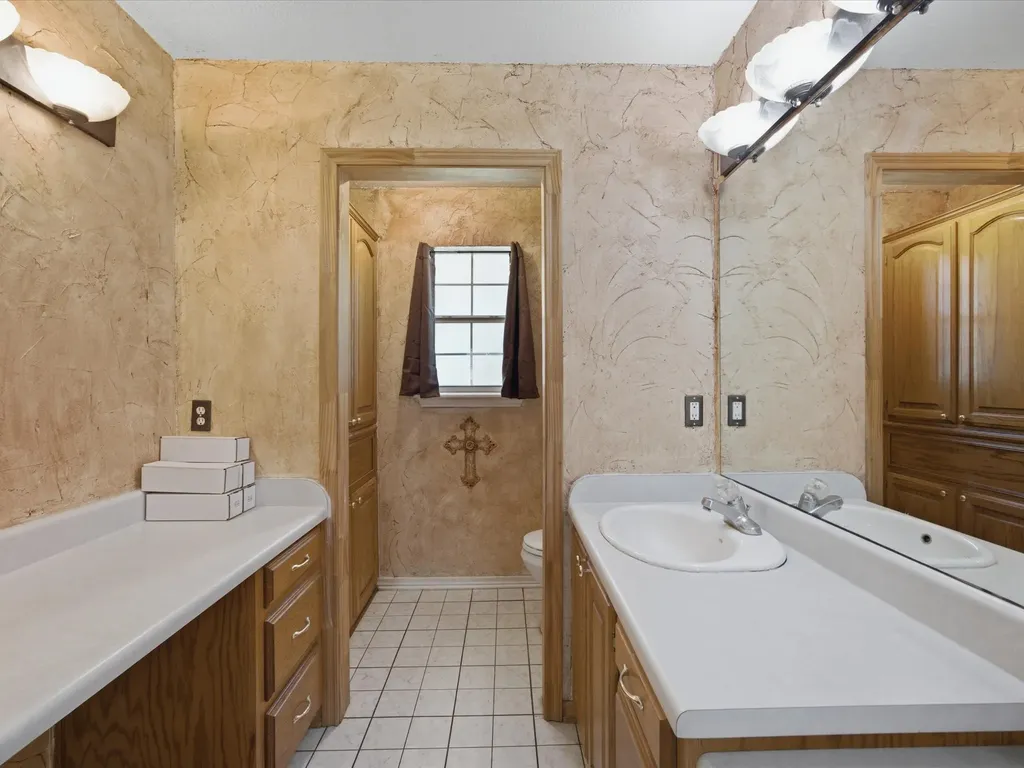 466 County Road 1180 Alvord TX 76225