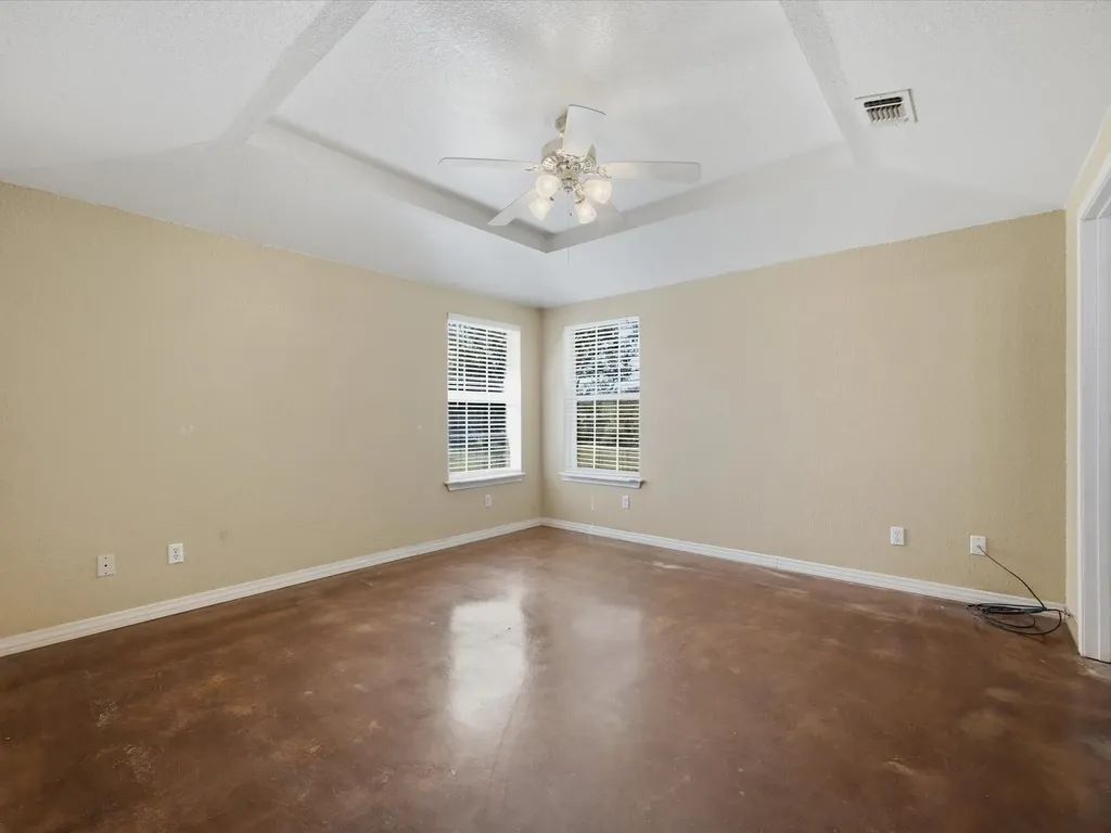466 County Road 1180 Alvord TX 76225