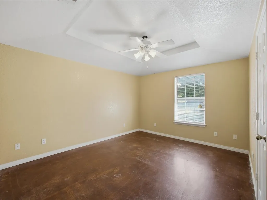 466 County Road 1180 Alvord TX 76225