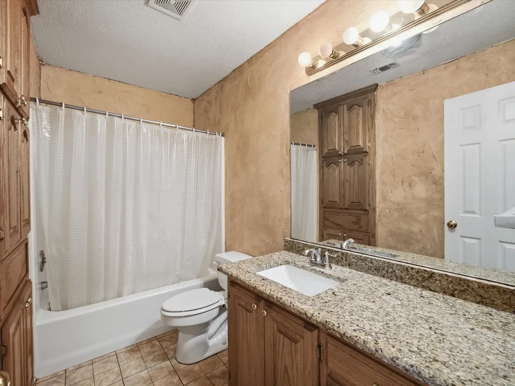 466 County Road 1180 Alvord TX 76225