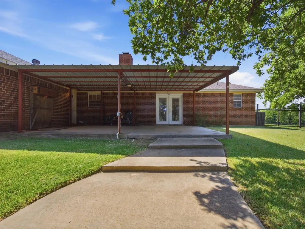 466 County Road 1180 Alvord TX 76225