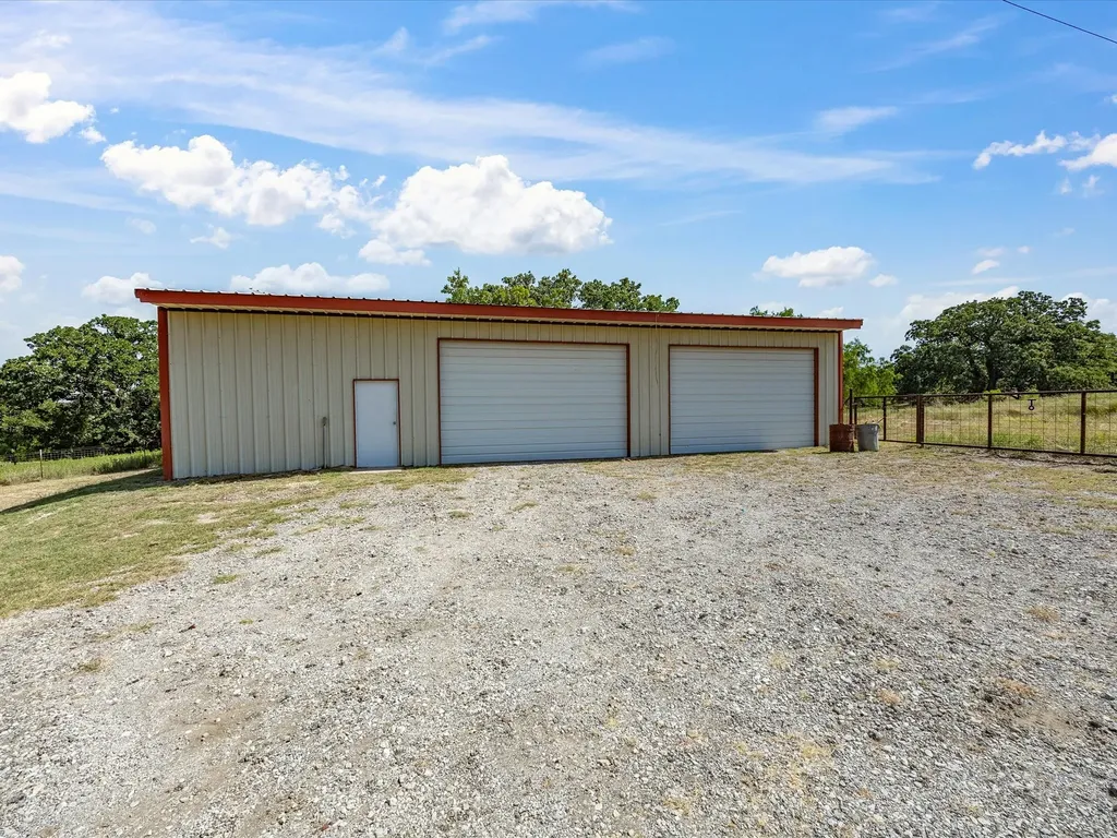 466 County Road 1180 Alvord TX 76225