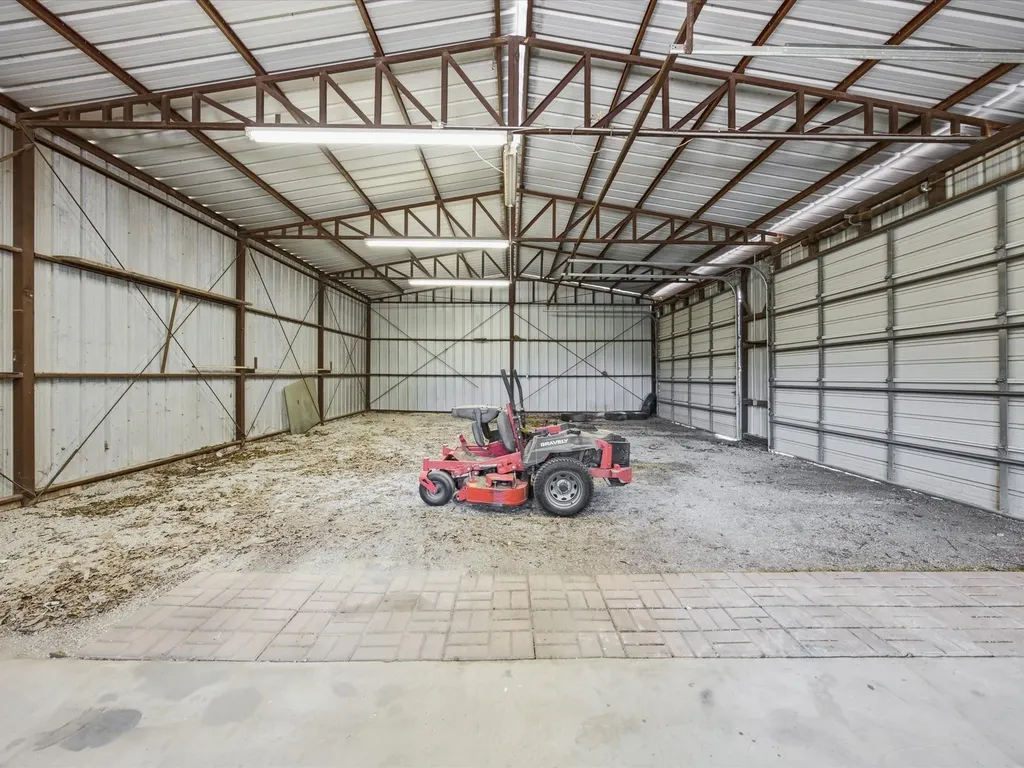 466 County Road 1180 Alvord TX 76225