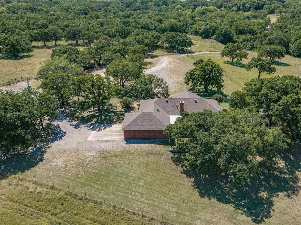 466 County Road 1180 Alvord TX 76225