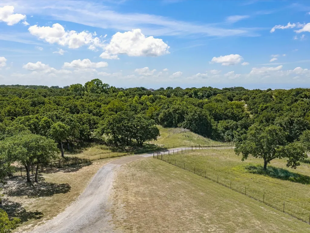466 County Road 1180 Alvord TX 76225