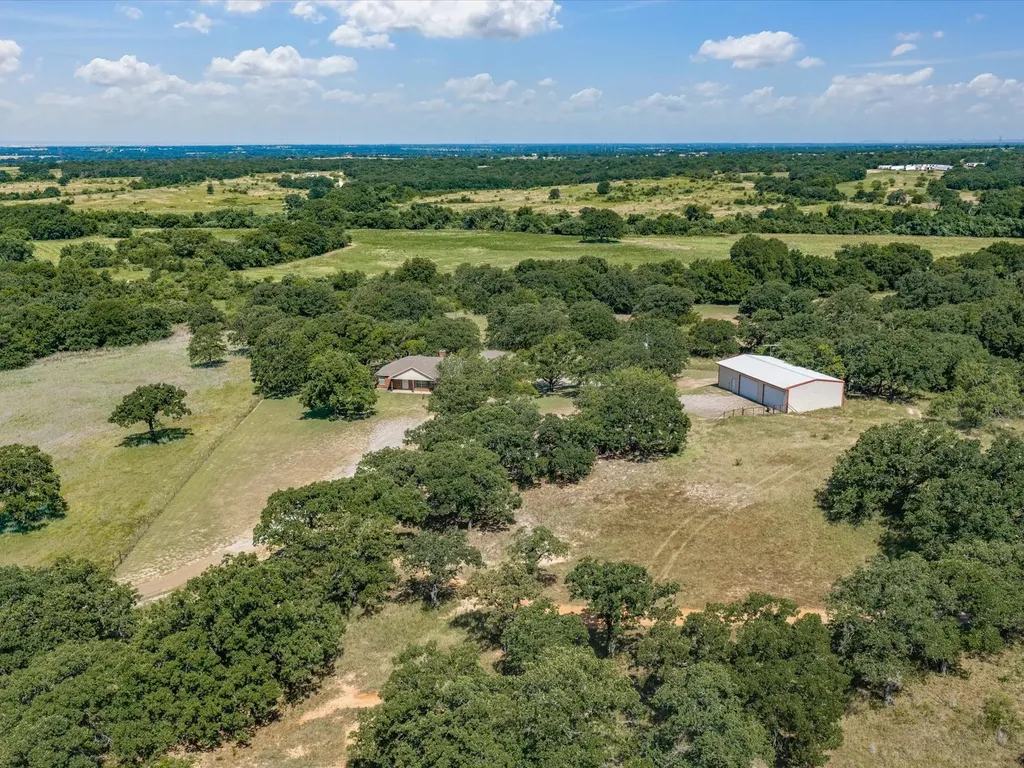 466 County Road 1180 Alvord TX 76225