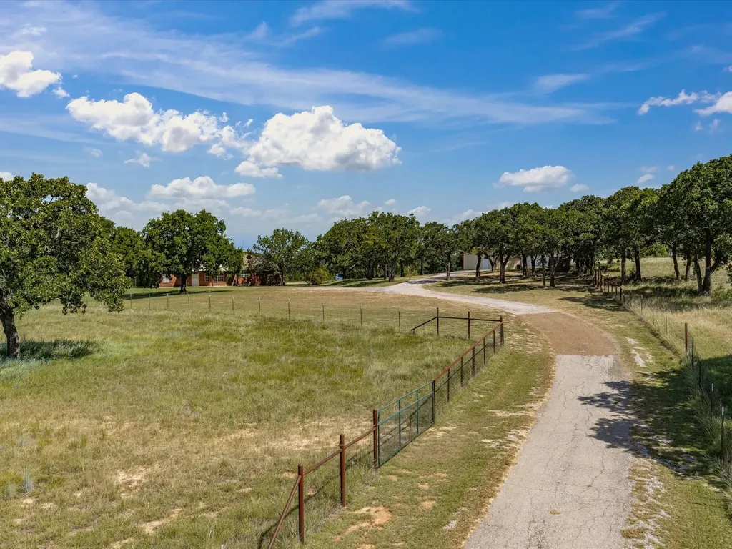 466 County Road 1180 Alvord TX 76225