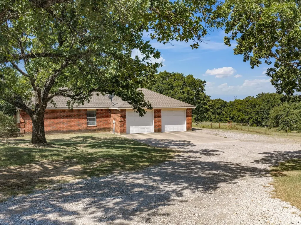 466 County Road 1180 Alvord TX 76225