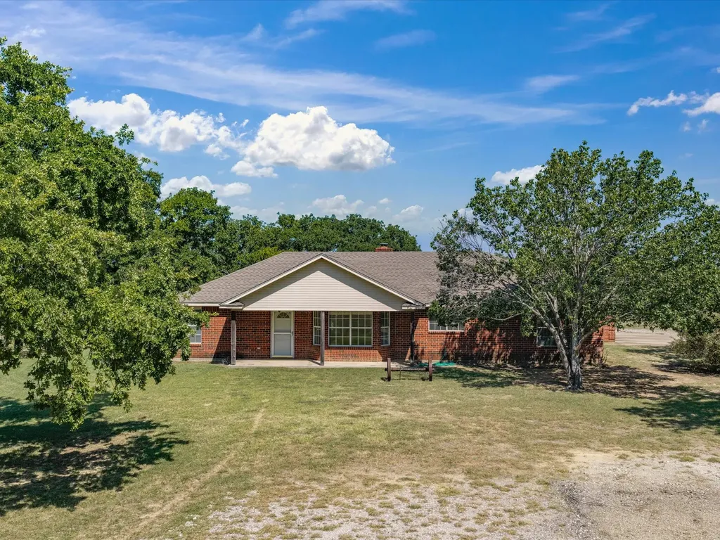 466 County Road 1180 Alvord TX 76225