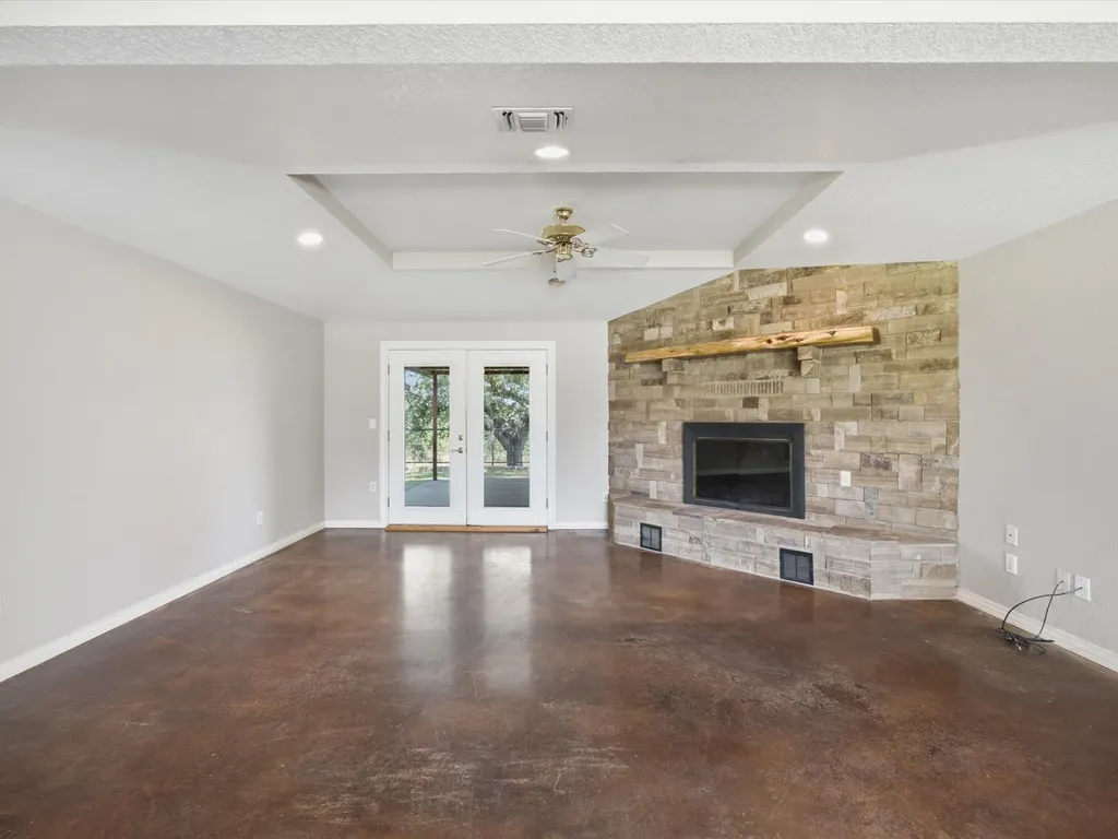 466 County Road 1180 Alvord TX 76225