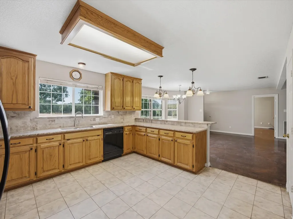 466 County Road 1180 Alvord TX 76225