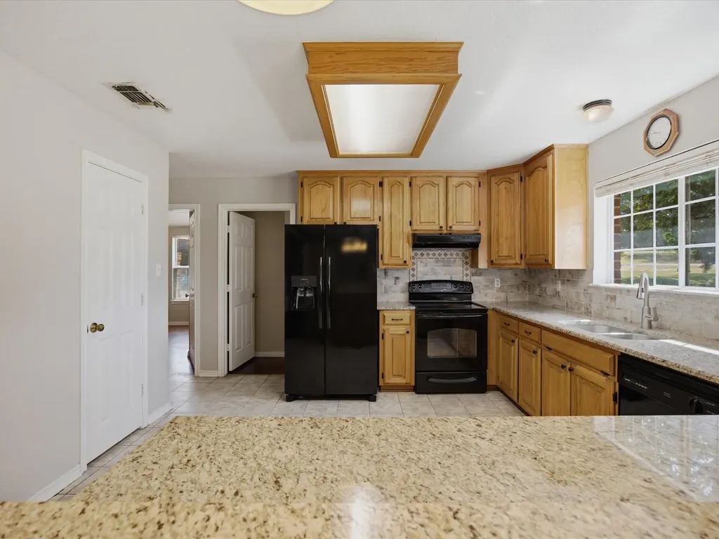 466 County Road 1180 Alvord TX 76225