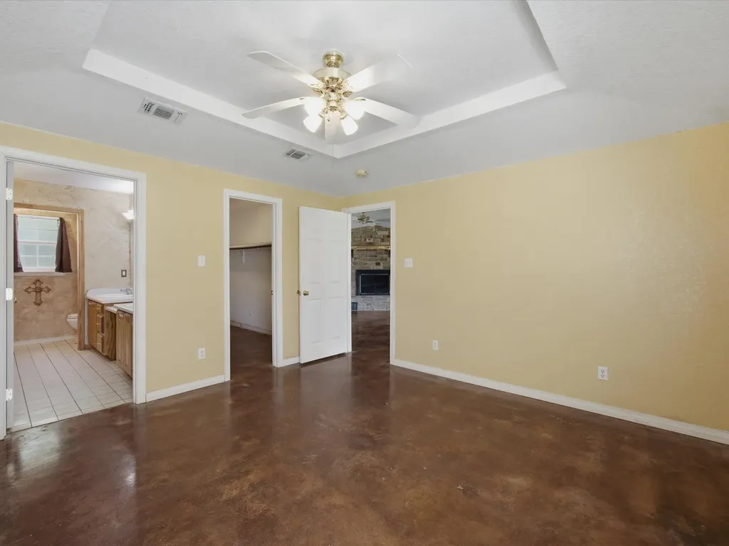 466 County Road 1180 Alvord TX 76225