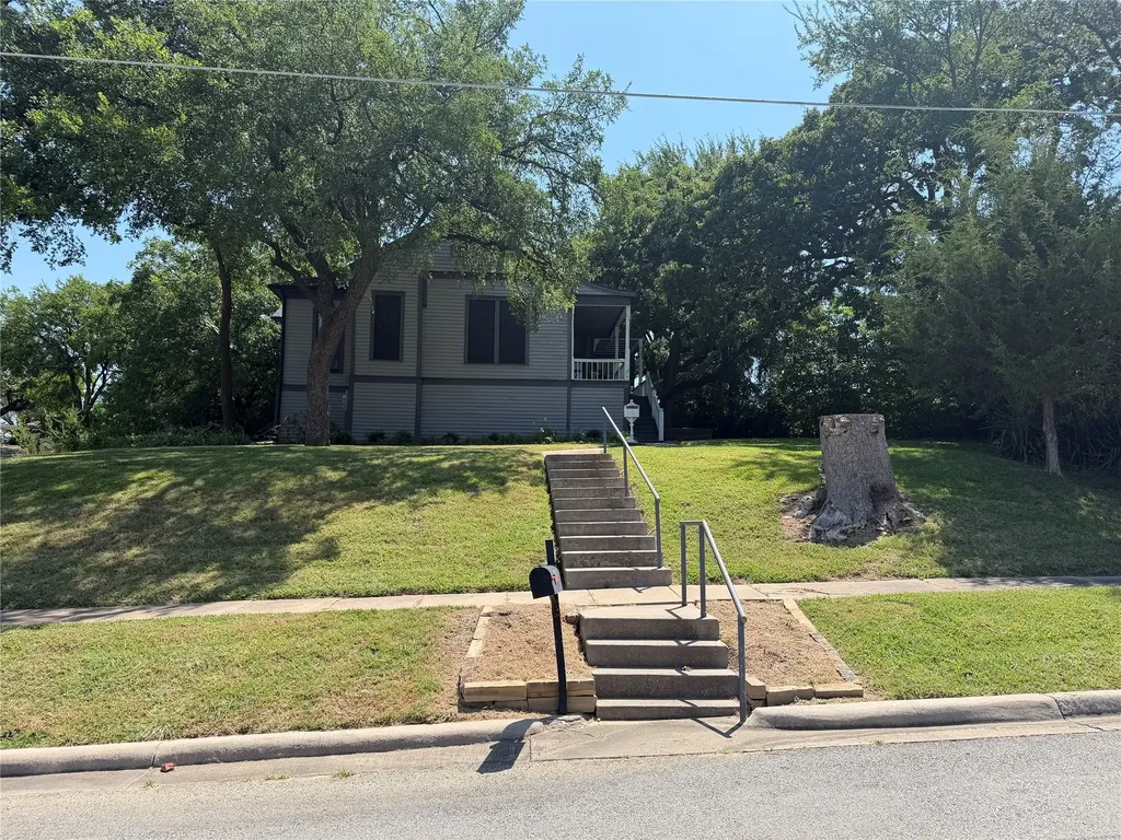 811 N Elm Street Sherman TX 75090