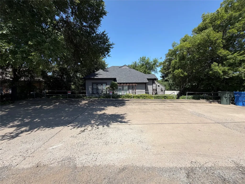 811 N Elm Street Sherman TX 75090