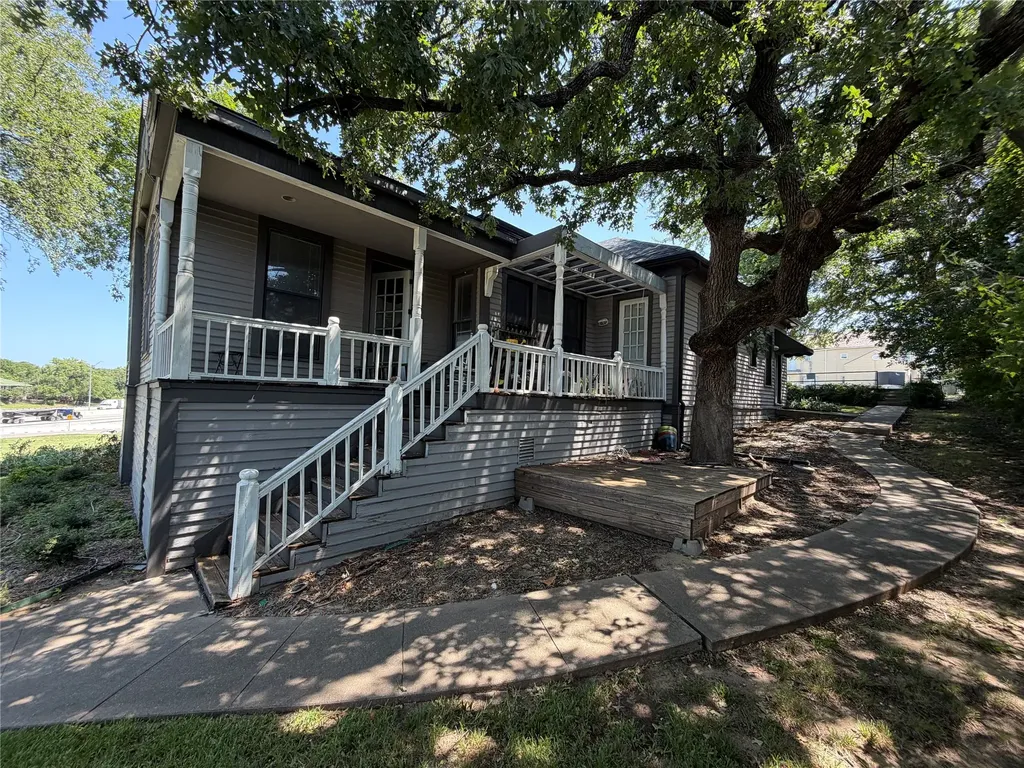 811 N Elm Street Sherman TX 75090