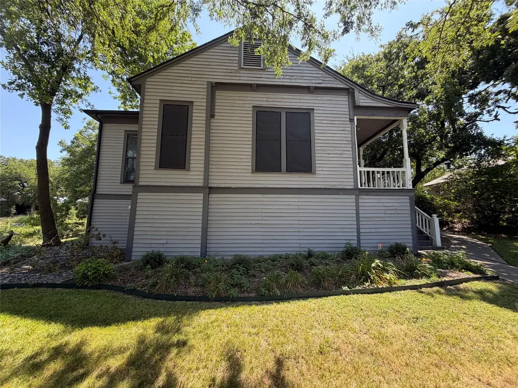 811 N Elm Street Sherman TX 75090