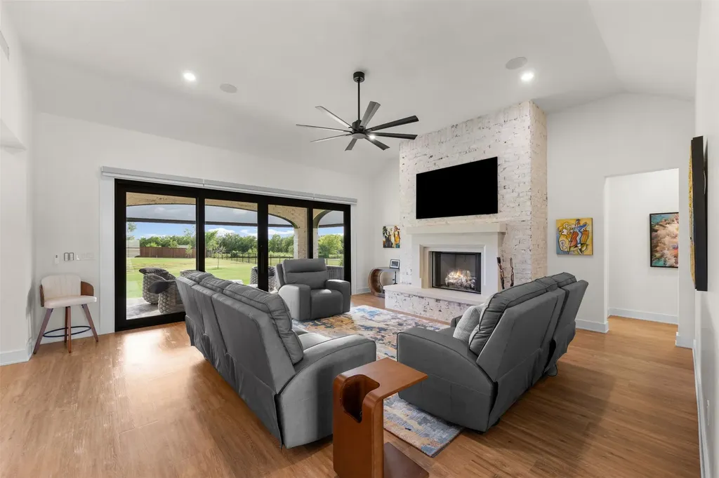 2704 Veridian Point Drive Burleson TX 76028