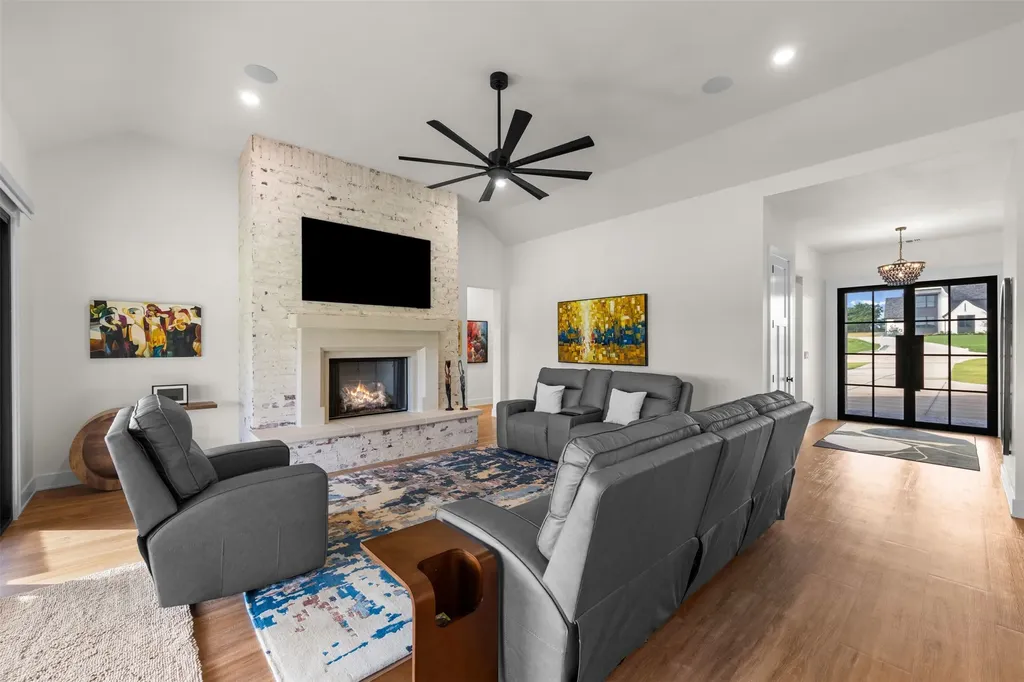 2704 Veridian Point Drive Burleson TX 76028