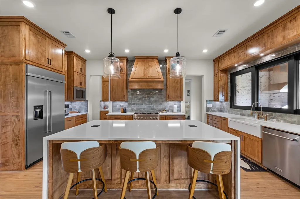 2704 Veridian Point Drive Burleson TX 76028