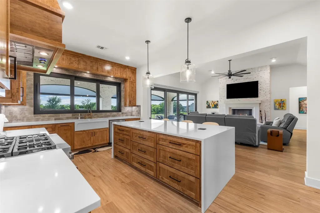 2704 Veridian Point Drive Burleson TX 76028