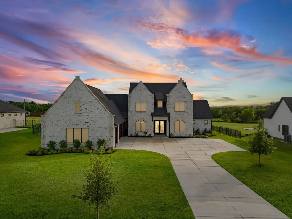2704 Veridian Point Drive Burleson TX 76028
